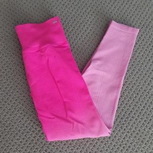 EUC Pink ombre leggings